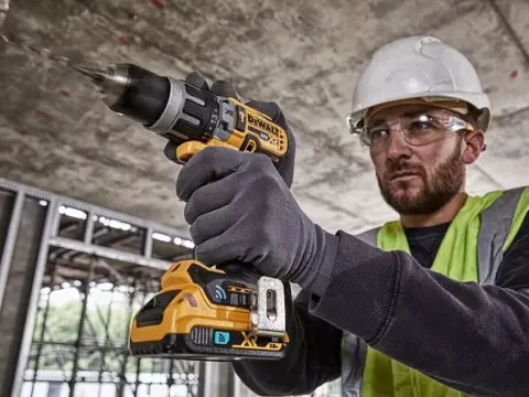 Wiertarka Dewalt czy Makita – która lepiej spełni Twoje oczekiwania?