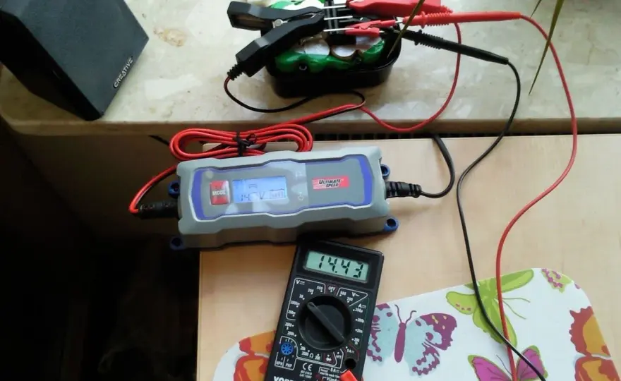 Ile ładuje się akumulator do elektronarzędzi?
