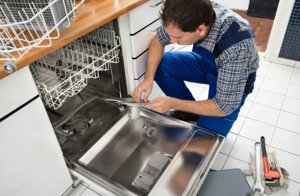 Jak podłączyć zmywarkę krok po kroku bez przecieków?
